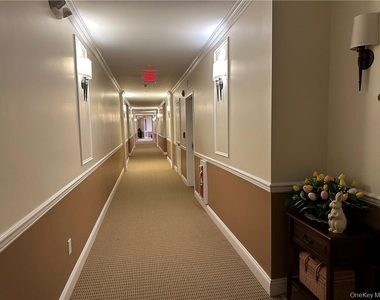 77 Quaker Avenue - Photo Thumbnail 7