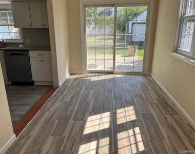 1539 Park Avenue - Photo Thumbnail 7