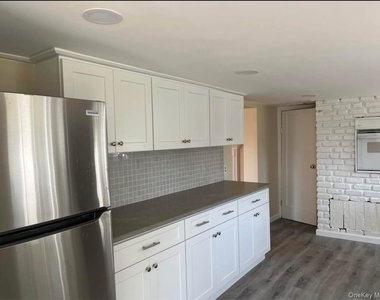 1539 Park Avenue - Photo Thumbnail 5