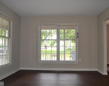 9614 Shannon Lane - Photo Thumbnail 3