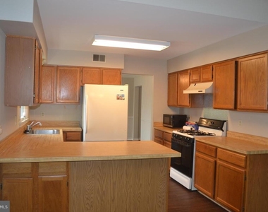 9614 Shannon Lane - Photo Thumbnail 7