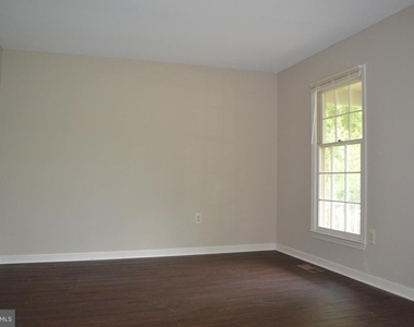9614 Shannon Lane - Photo Thumbnail 2