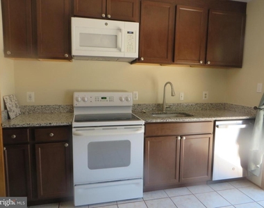 1405 Dade Lane - Photo Thumbnail 5