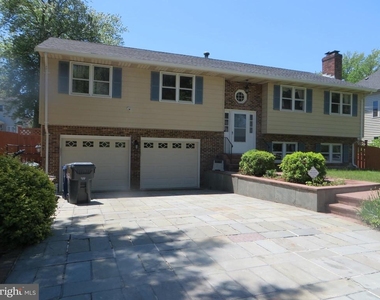 1405 Dade Lane - Photo Thumbnail 1