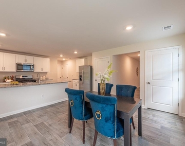 5213 Crooked Lane - Photo Thumbnail 7