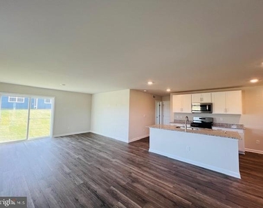 118 Medley Way - Photo Thumbnail 7