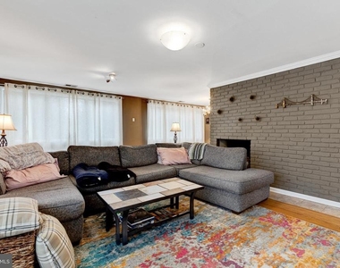 9920 Pinehurst Avenue - Photo Thumbnail 16
