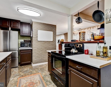 9920 Pinehurst Avenue - Photo Thumbnail 10