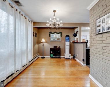 9920 Pinehurst Avenue - Photo Thumbnail 12