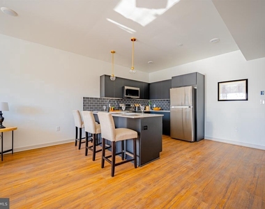 6237 Germantown Avenue - Photo Thumbnail 2