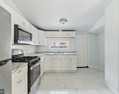 862 E Cornwall Street - Photo Thumbnail 6