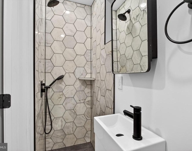 5121 Malcolm Street - Photo Thumbnail 9