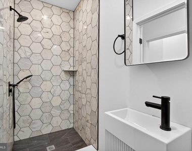 5121 Malcolm Street - Photo Thumbnail 3