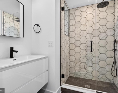 5121 Malcolm Street - Photo Thumbnail 5