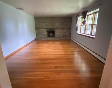 1002 Windsor Avenue - Photo Thumbnail 14