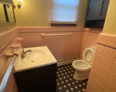 1002 Windsor Avenue - Photo Thumbnail 4