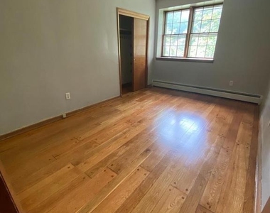 1002 Windsor Avenue - Photo Thumbnail 7