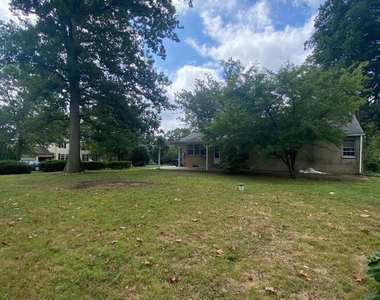 1002 Windsor Avenue - Photo Thumbnail 17