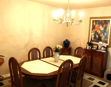 402 Bollen Court - Photo Thumbnail 2