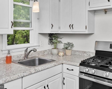 295 Lander Drive - Photo Thumbnail 12