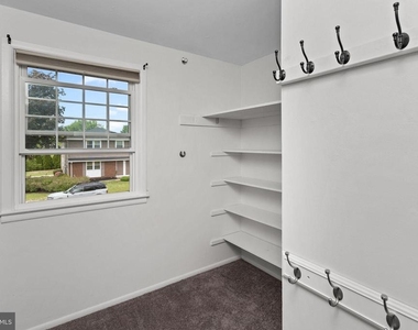 295 Lander Drive - Photo Thumbnail 6