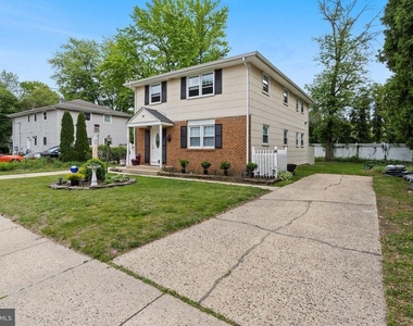 295 Lander Drive - Photo Thumbnail 1