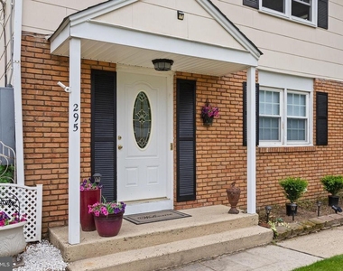 295 Lander Drive - Photo Thumbnail 2