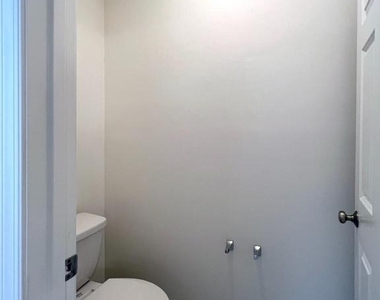 312 Breeding Boulevard - Photo Thumbnail 16