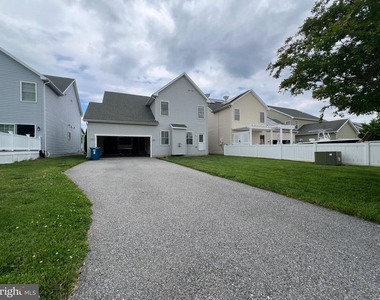 312 Breeding Boulevard - Photo Thumbnail 25