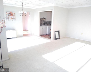 10401 Grosvenor Place - Photo Thumbnail 5