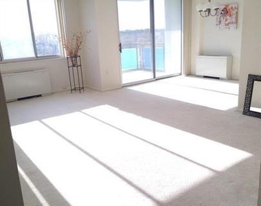 10401 Grosvenor Place - Photo Thumbnail 11