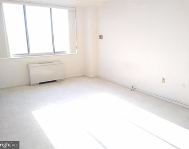10401 Grosvenor Place - Photo Thumbnail 12