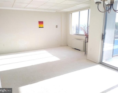 10401 Grosvenor Place - Photo Thumbnail 6