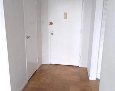 10401 Grosvenor Place - Photo Thumbnail 4