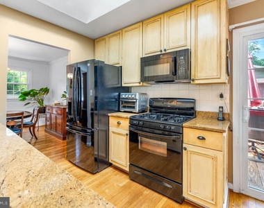 1329 Gresham Road - Photo Thumbnail 11