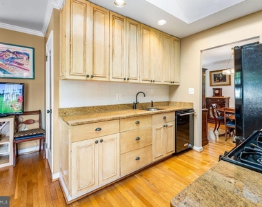 1329 Gresham Road - Photo Thumbnail 10