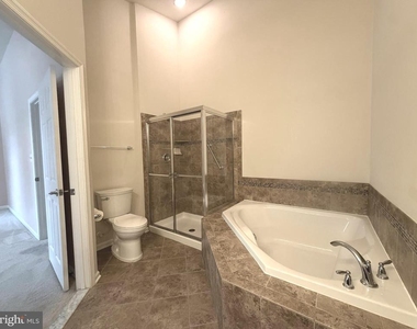 2911 Lomond Place - Photo Thumbnail 9