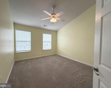 2911 Lomond Place - Photo Thumbnail 11