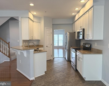 2911 Lomond Place - Photo Thumbnail 3