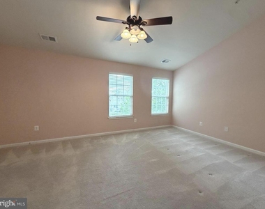 2911 Lomond Place - Photo Thumbnail 8