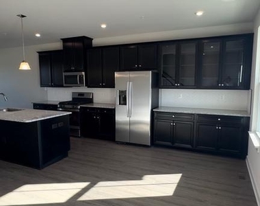 921 Playfair Terrace Way - Photo Thumbnail 1