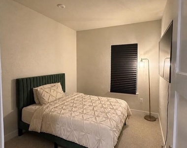 921 Playfair Terrace Way - Photo Thumbnail 10