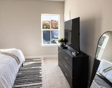 921 Playfair Terrace Way - Photo Thumbnail 15
