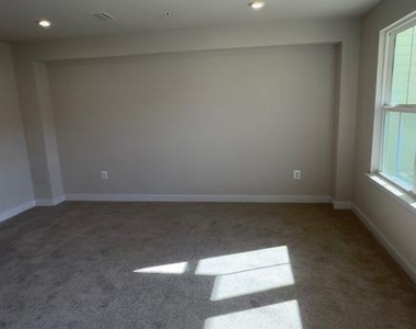 921 Playfair Terrace Way - Photo Thumbnail 2