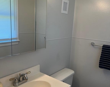 705 Bayberry Road - Photo Thumbnail 15