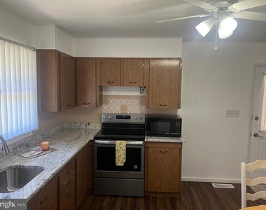 705 Bayberry Road - Photo Thumbnail 5