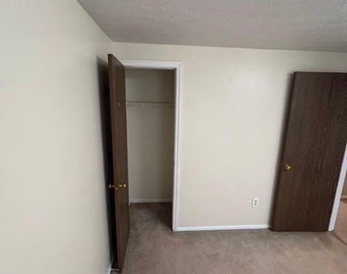 7310 Inwood Avenue - Photo Thumbnail 8