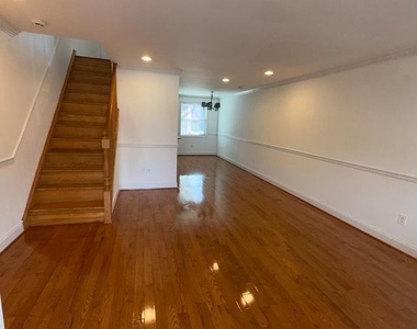 1907 Penhall Road - Photo Thumbnail 3