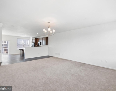 415 Lenape Way - Photo Thumbnail 13