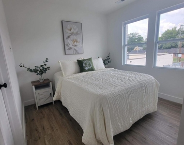 324 61st Street Ne - Photo Thumbnail 4